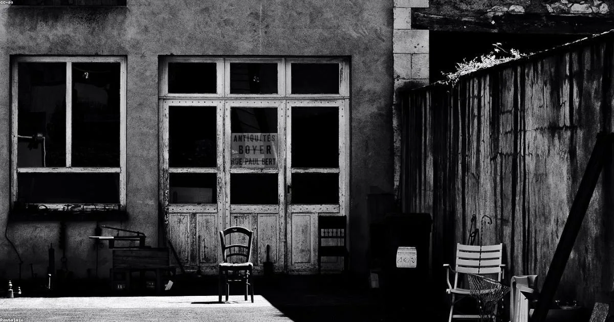 The Grey Rock Method: How to Make a Narcissist Lose Interest in You