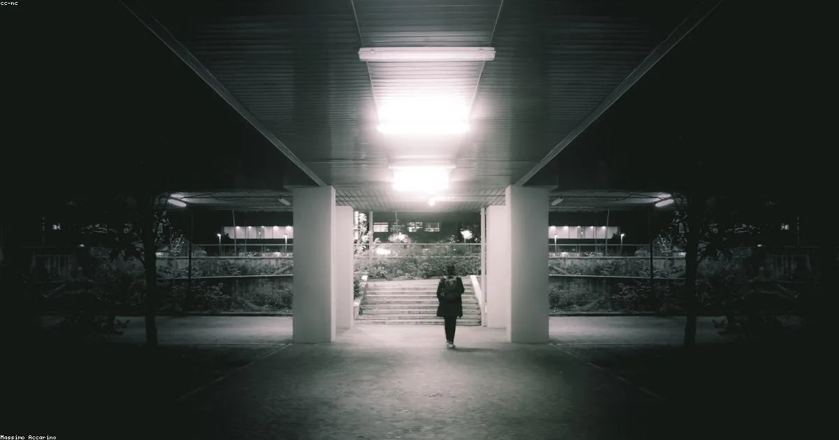 30 Signs You Were Raised by a Narcissistic Parent (And How It Shaped You)