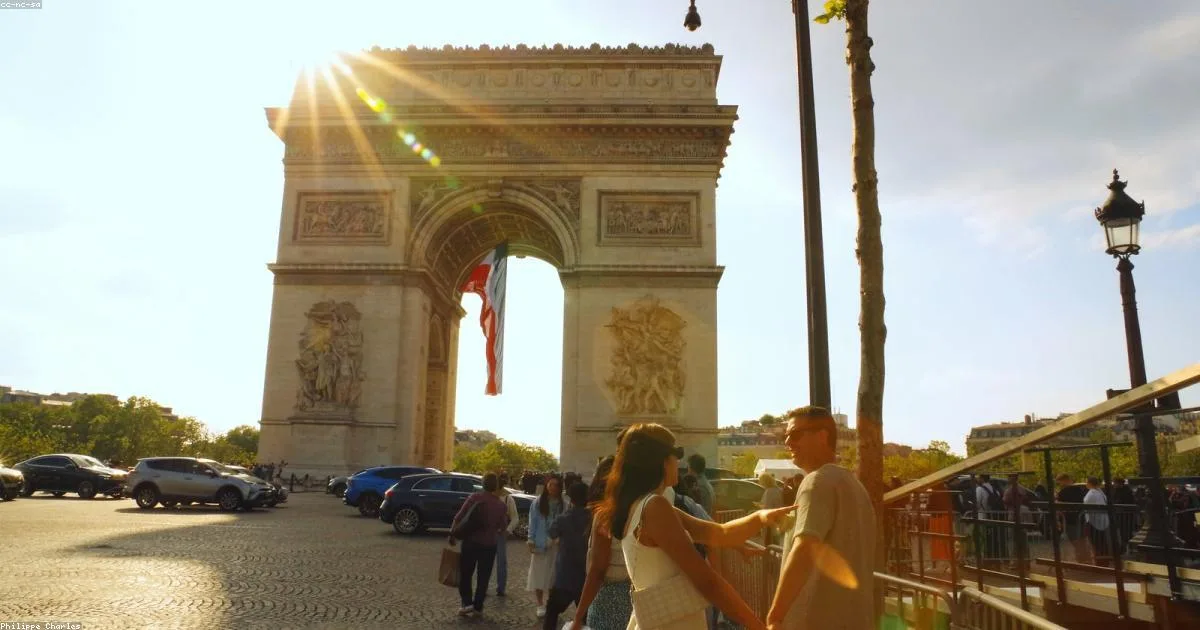 30 Red Flags in a Relationship That Are Impossible to Ignore