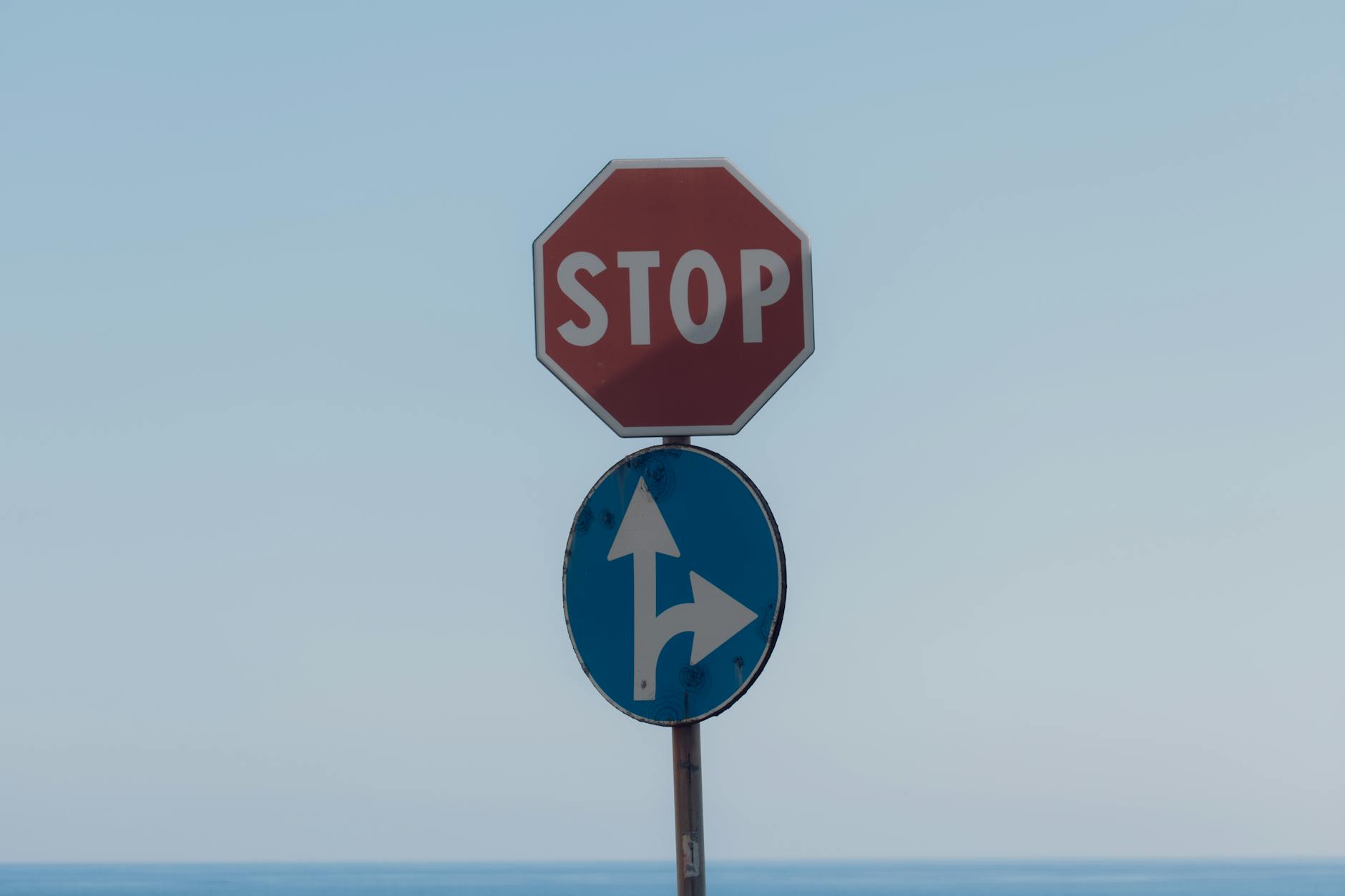 What Is Love Bombing? 15 Warning Signs It's Happening to You Right Now